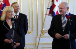 Slovak President Ivan Gasparovic tasks SDKU-DS election leader Iveta Radicova with forming a new government.